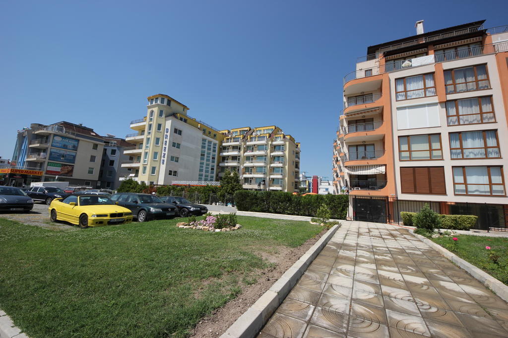 Menada Sea Regal Apartments Pantai Sunny Bagian luar foto