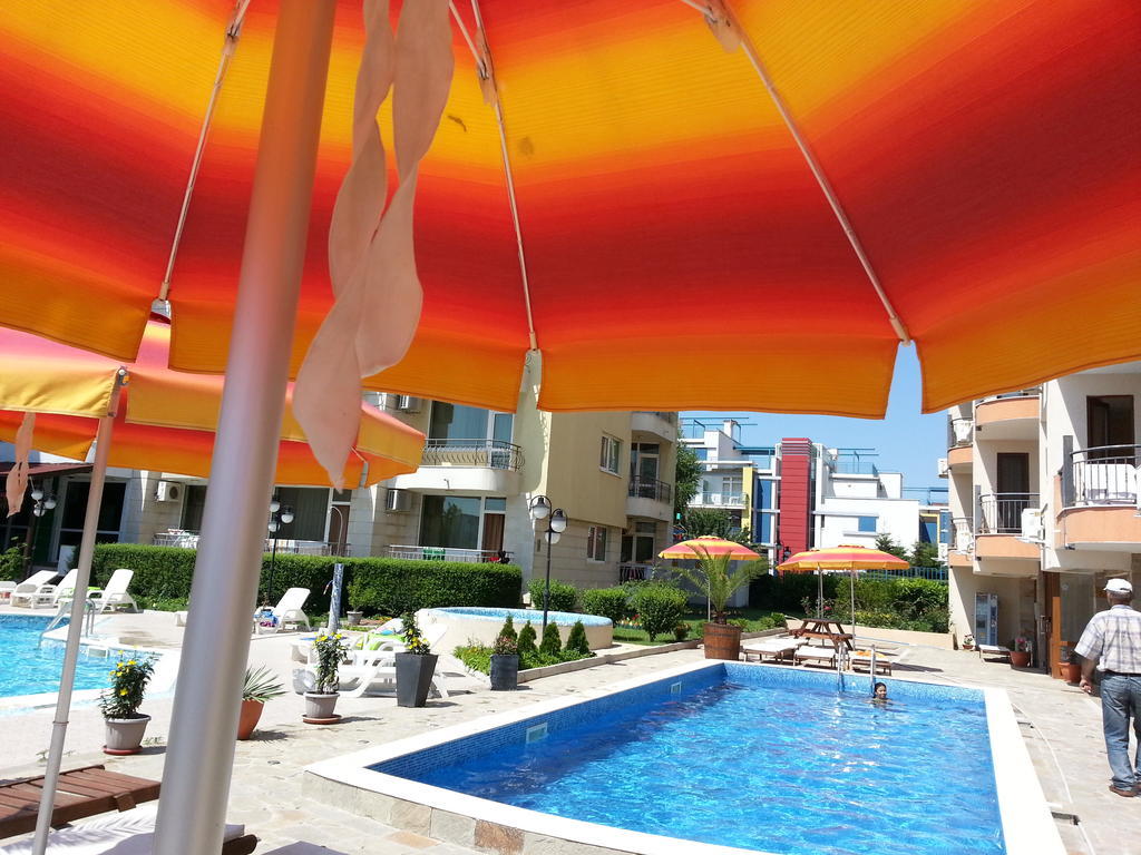 Menada Sea Regal Apartments Pantai Sunny Bagian luar foto