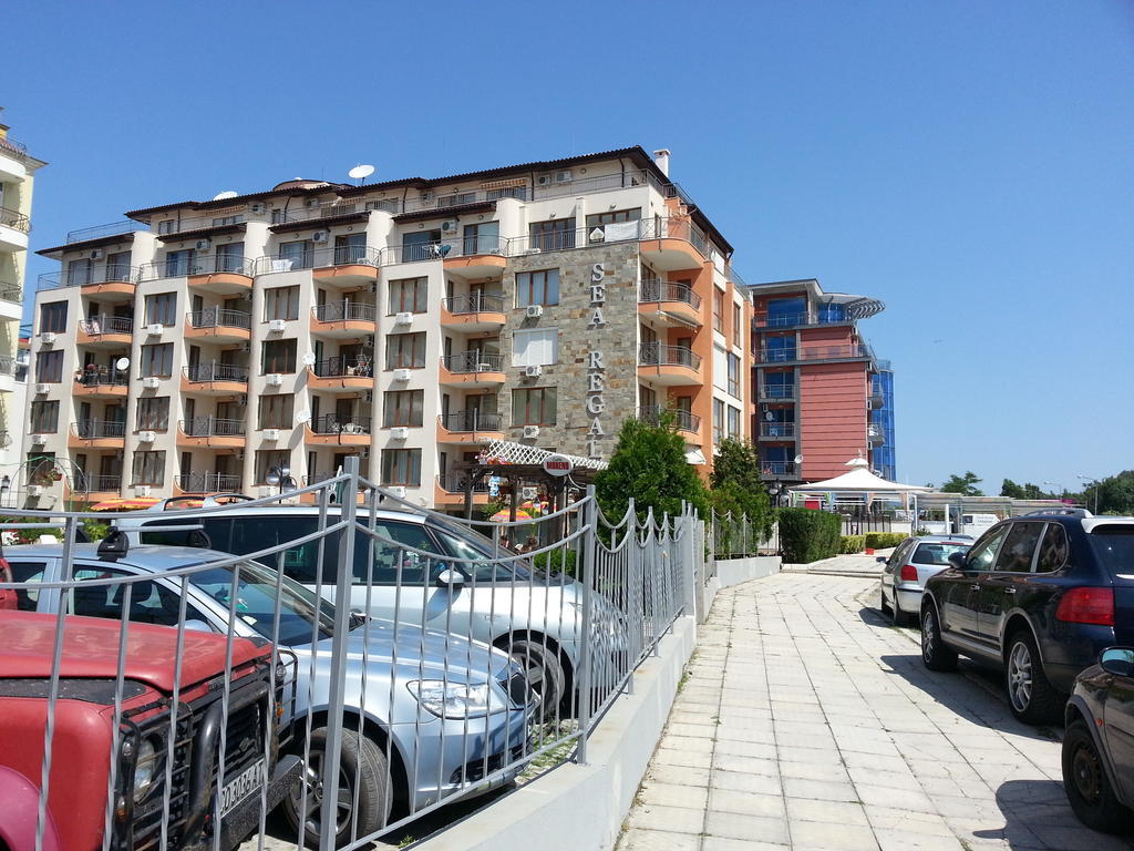 Menada Sea Regal Apartments Pantai Sunny Bagian luar foto
