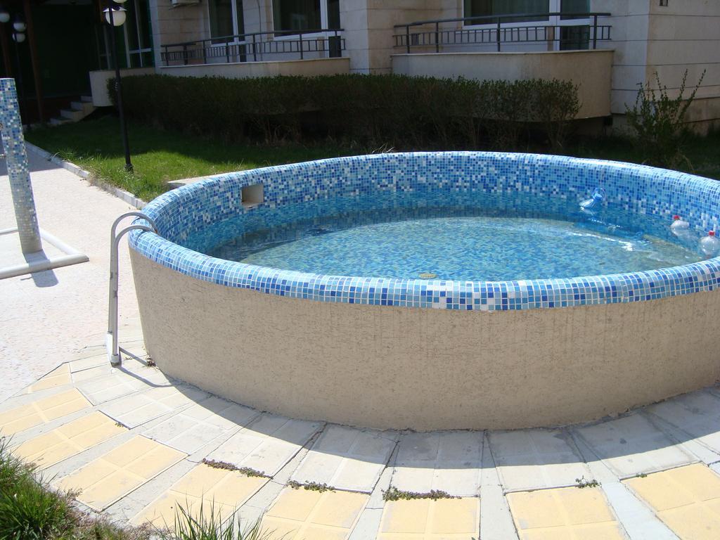 Menada Sea Regal Apartments Pantai Sunny Bagian luar foto