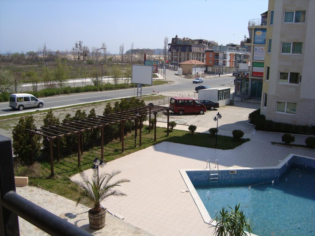 Menada Sea Regal Apartments Pantai Sunny Bagian luar foto
