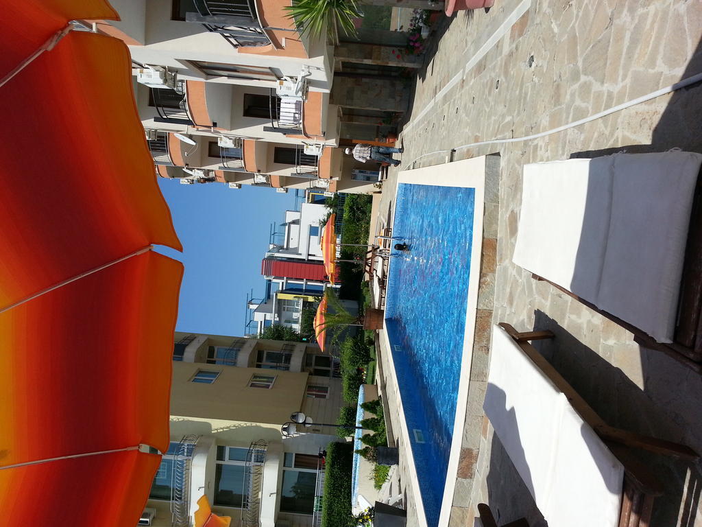 Menada Sea Regal Apartments Pantai Sunny Bagian luar foto