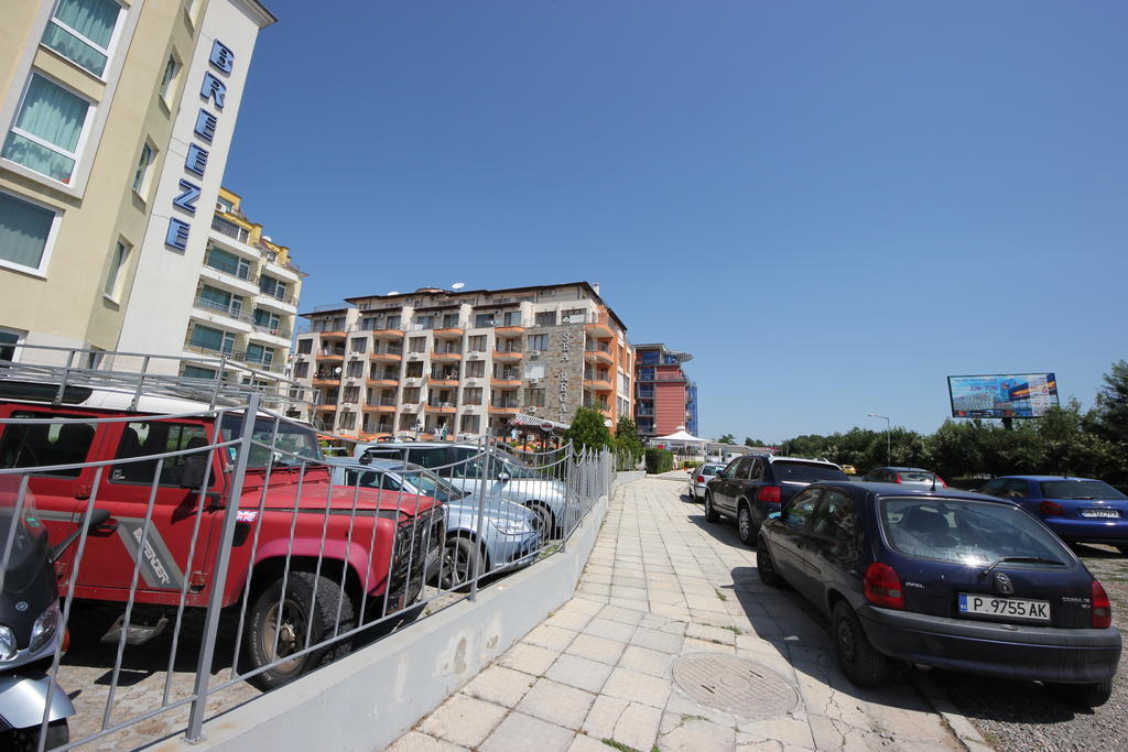 Menada Sea Regal Apartments Pantai Sunny Bagian luar foto