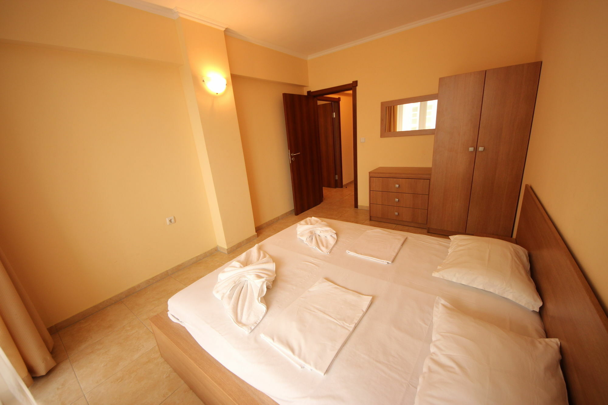 Menada Sea Regal Apartments Pantai Sunny Bagian luar foto