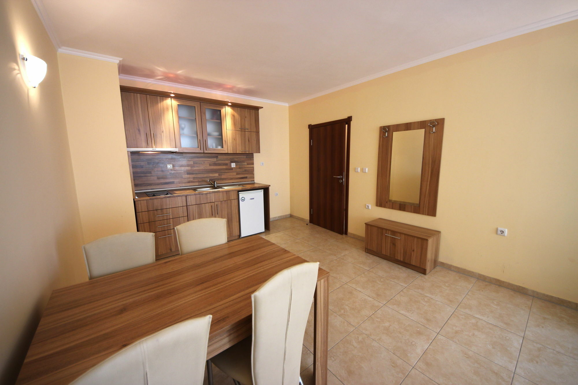 Menada Sea Regal Apartments Pantai Sunny Bagian luar foto