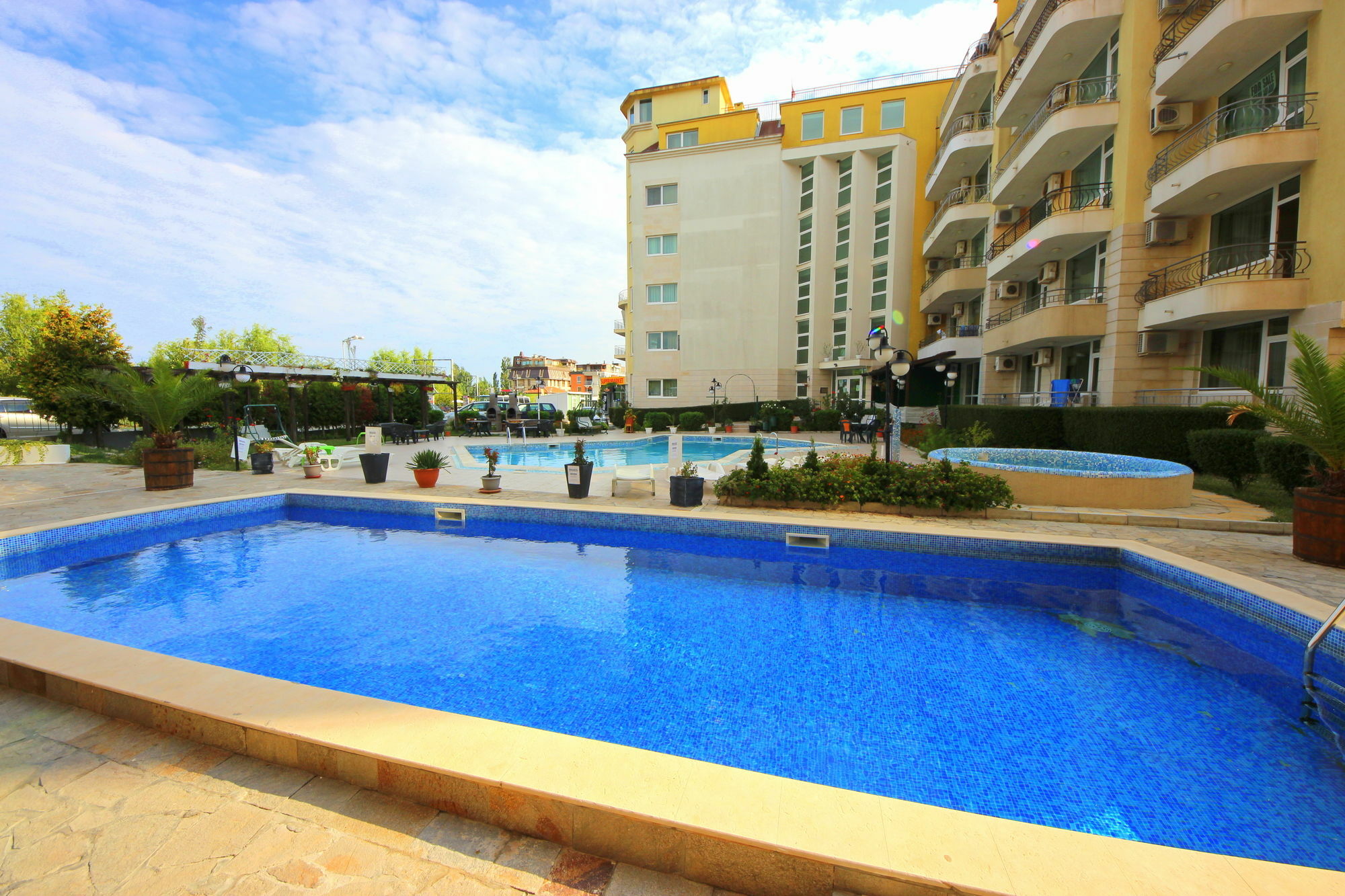 Menada Sea Regal Apartments Pantai Sunny Bagian luar foto