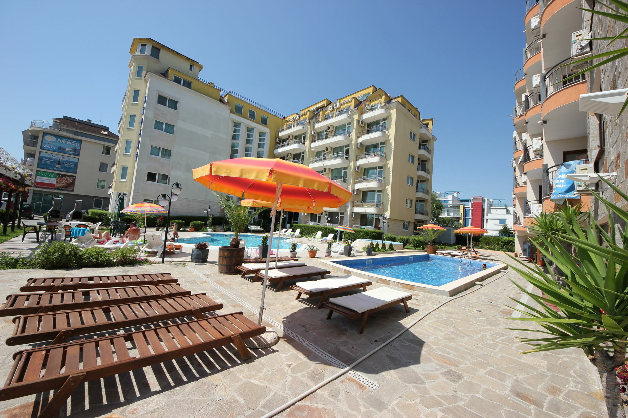 Menada Sea Regal Apartments Pantai Sunny Bagian luar foto